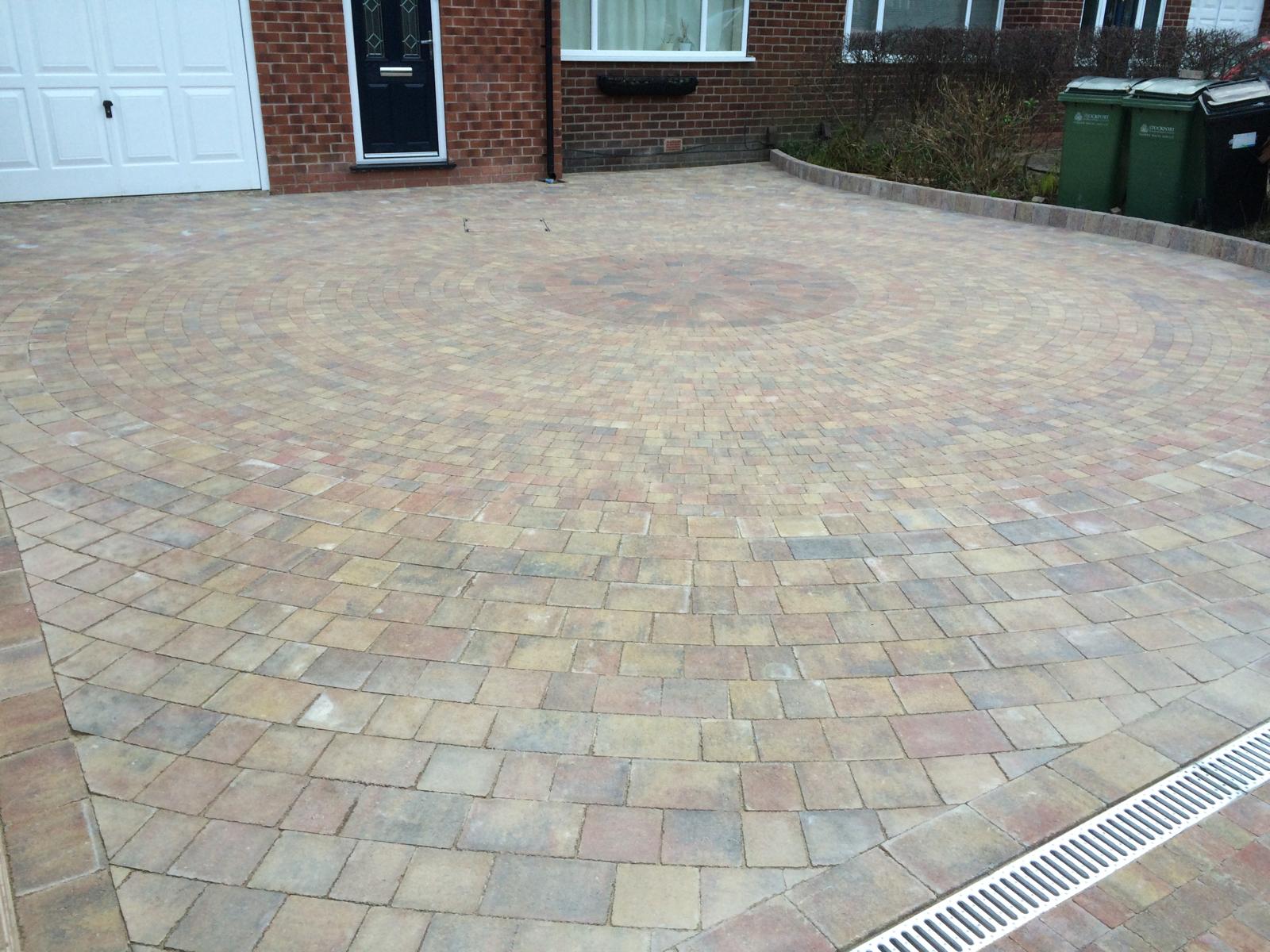Circular pattern block paving driveway finished by Pavedway